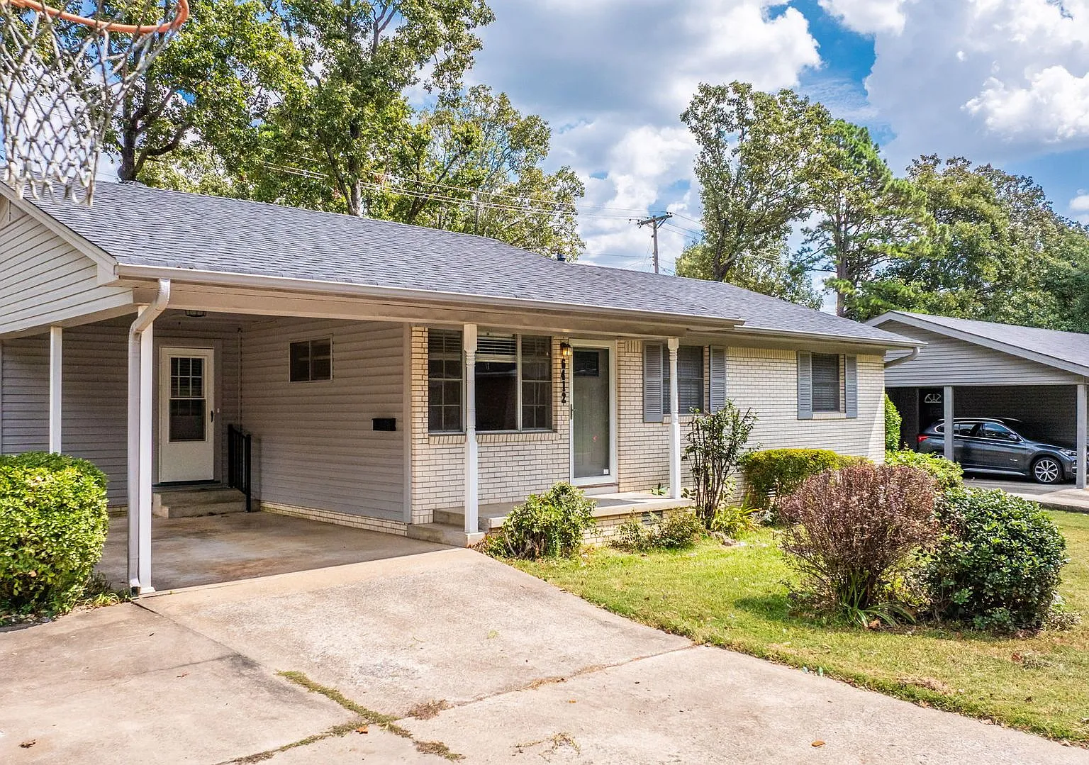 3BR/2BA Brick Home with Hardwood Floors & Two Living Areas North Little Rock — Photo 2