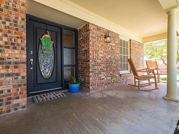 2nd image of 2802 Tanglewood Dr