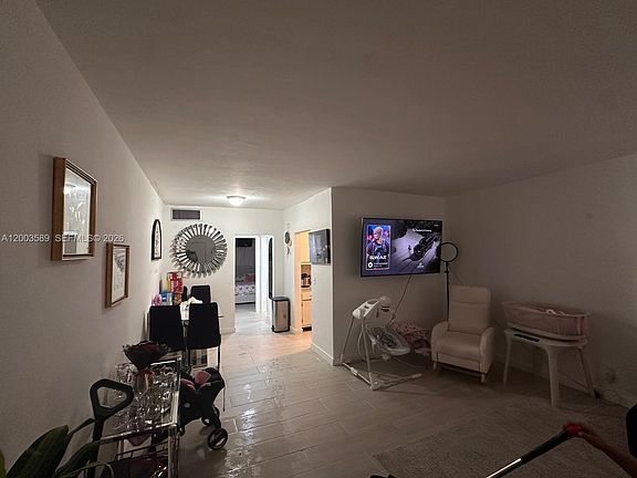 5th image of 230 SW 11th Ave APT 14