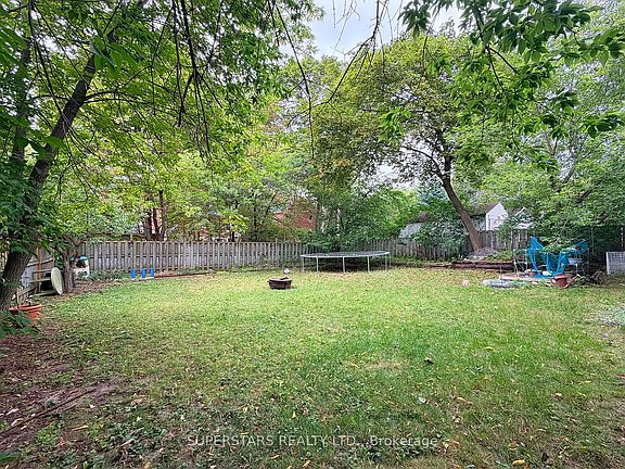 4th image of 74 Toronto St