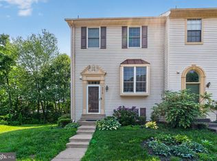 3316 Stone Heather Ct, Herndon, VA 20171