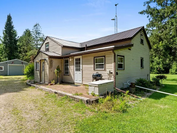 N1201 Pines Rd, Fremont, WI 54940