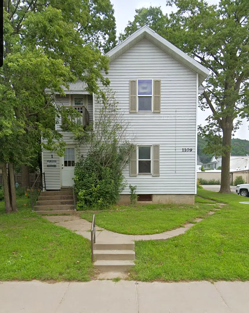 1109 S Farwell Street — Photo 1