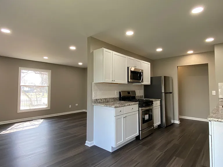 84 Fernwood Rd — Photo 6