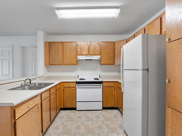 Ridgewood Place Senior Apartment — Photo 20