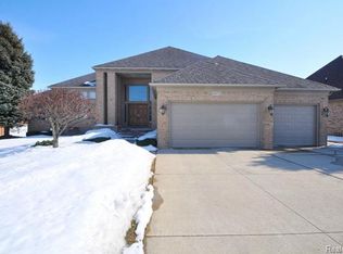 49572 Compass Point Dr, Chesterfield, MI 48047