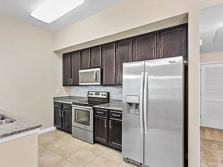 208 Larkin Pl #107 — Photo 6