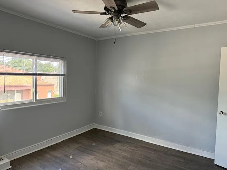 102 N Main Ave — Photo 7