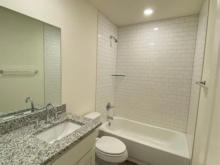 610 E Texas St — Photo 6
