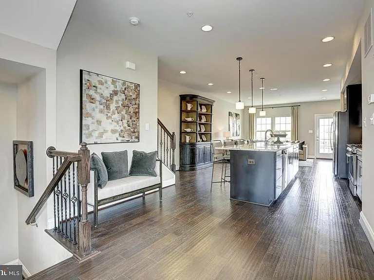 22101 Broadway Ave — Photo 10