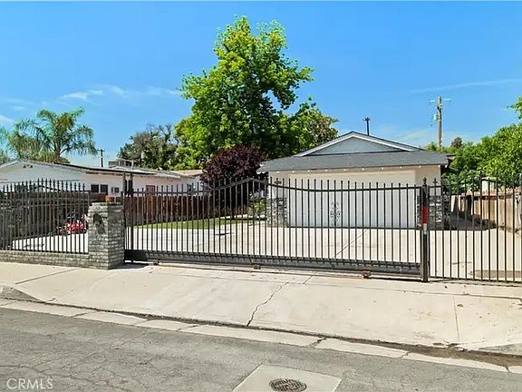 3rd image of 2608 Temple Ln #1