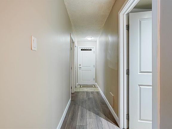 4th image of 922 S 19th Ave SW #101