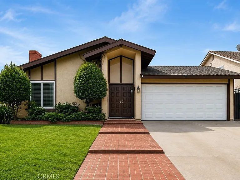 118 Corta Cresta Dr — Photo 1