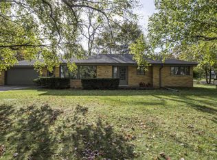 109 E Mall Rd, Glendale, WI 53217