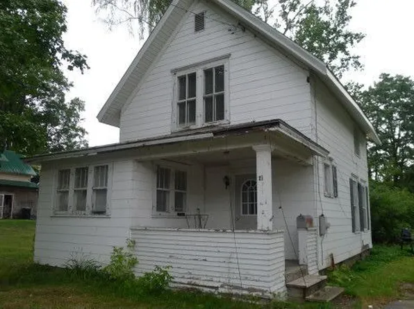 21 Franklin St, Malone, NY 12953