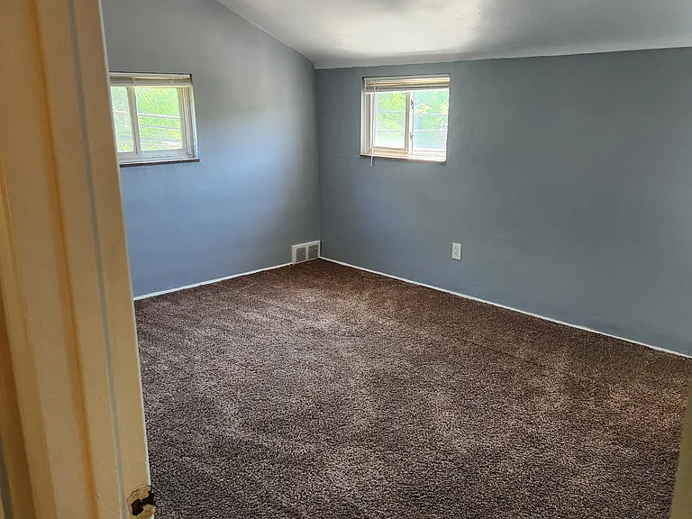 107-109 N Joslyn Dr #107 — Photo 2