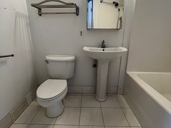 4th image of 21 S 13th St APT 301