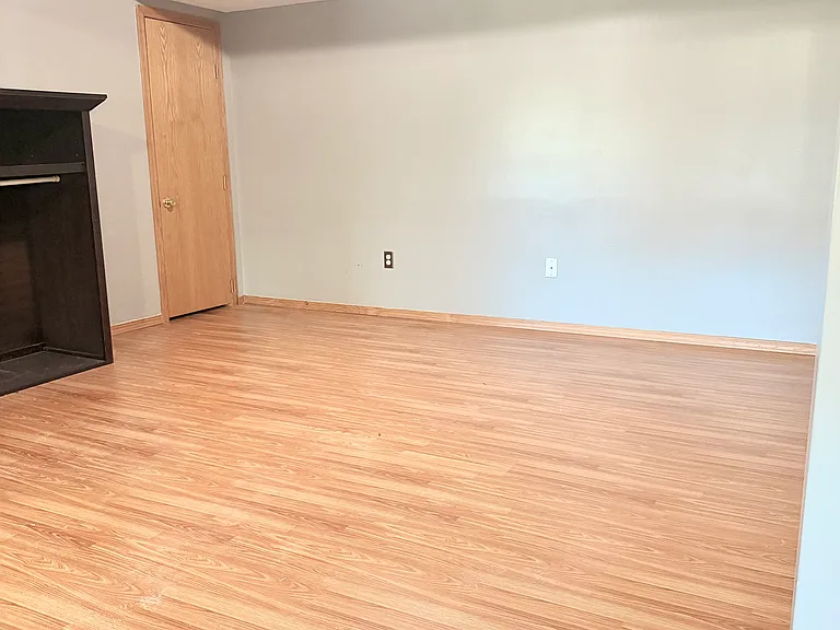 2117 S Rogers Cir — Photo 8