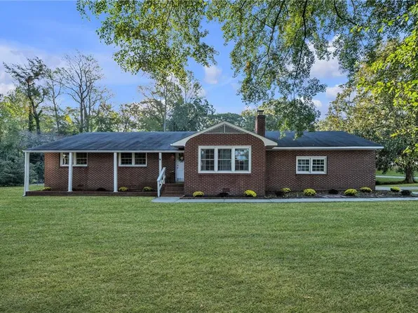101 Carol Dr, Yorktown, VA 23692