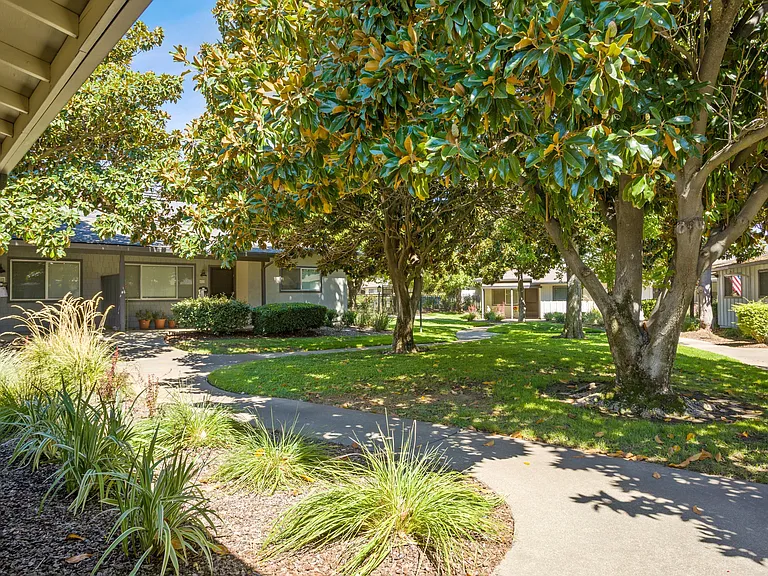 Rindle Ranch (55+) — Photo 31