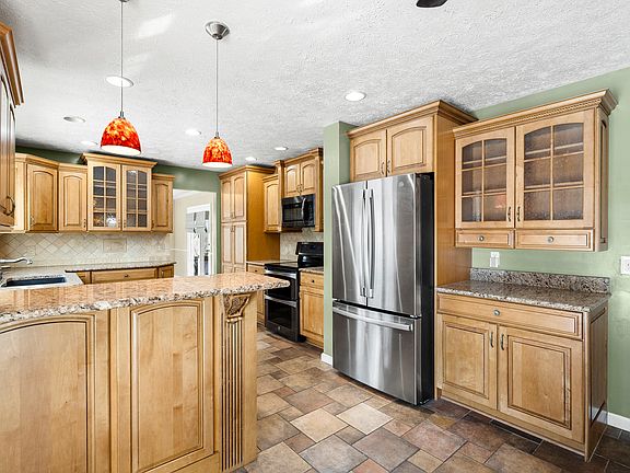 2nd image of 7587 Cobblewood Dr