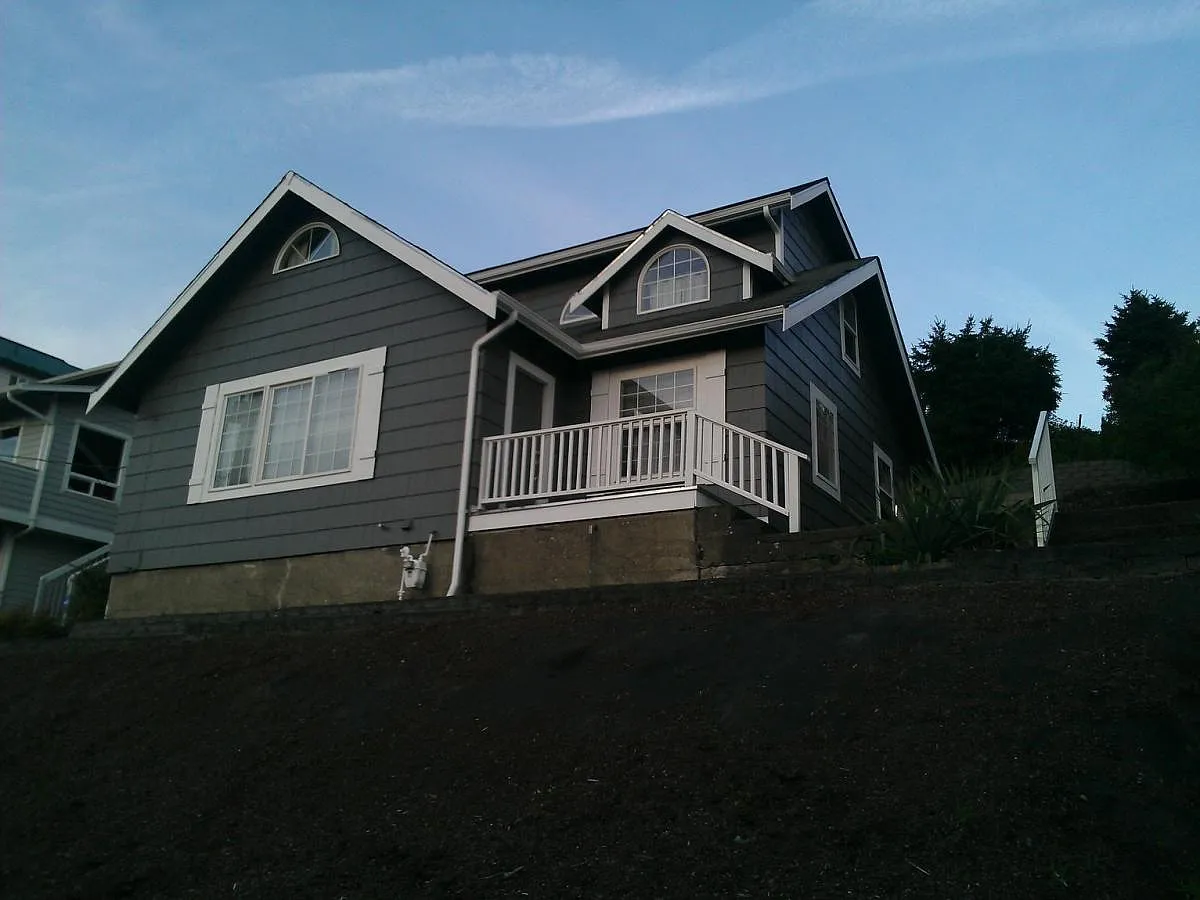 3 bed, 1600 sqft, $2,800 — Photo 1