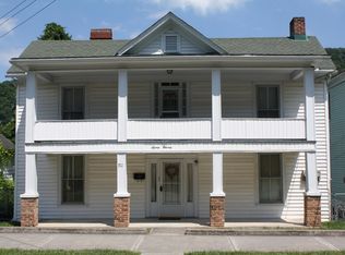 711 Temple St, Hinton, WV 25951