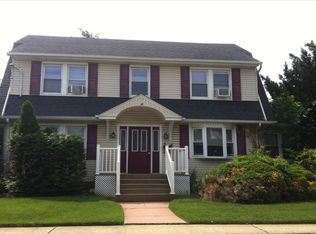 189 2nd St, Hicksville, NY 11801