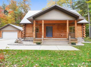 9482 Cardinal Ct, Howard City, MI 49329