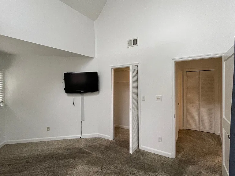 2000 Greenway Ave #3B — Photo 5