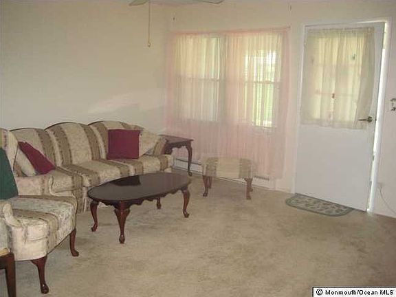 4th image of 553 Sheffield Court #A