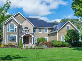 8 Kings Ridge Rd, Randolph, NJ 07869