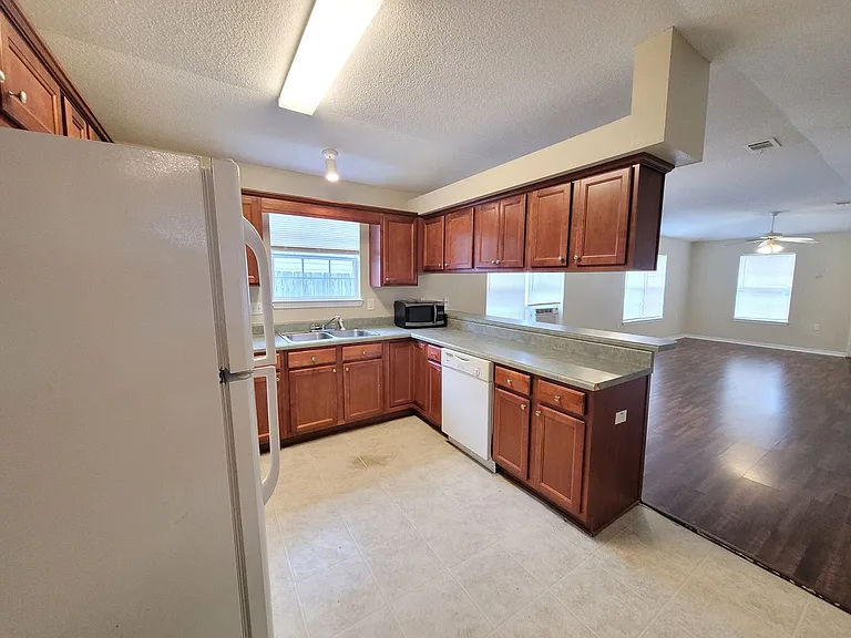 7802 Heirloom Dr — Photo 6