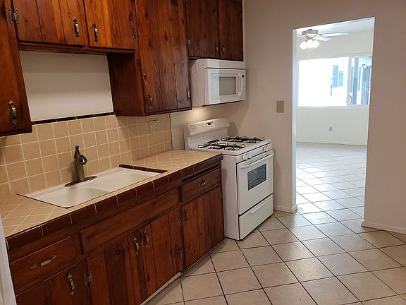 2nd image of 4421-27 1/2 Rosebud Ln #4425
