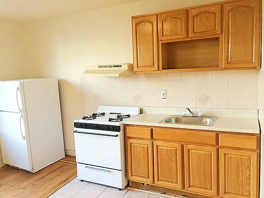 Rented by Bedford Realty USA Corp | media 4