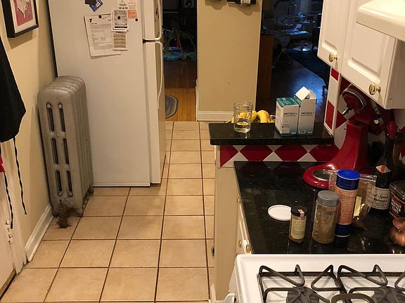 5th image of 1637 W Touhy Ave APT 1