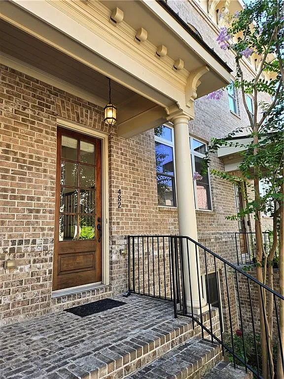 3 bed, 3.5 bath, 1748 sqft, $4,595 — Photo 2