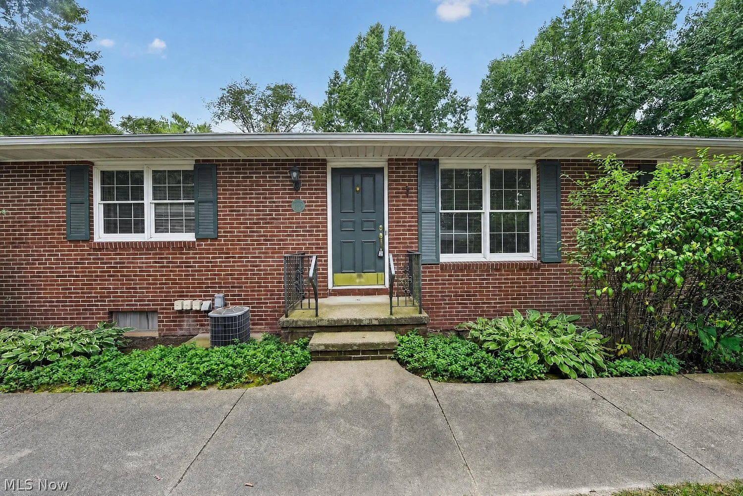 2 bed, 1.0 bath, 950 sqft, $1,200 — Photo 2