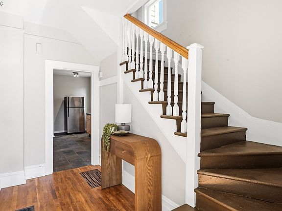 3rd image of 3923 SE Main St