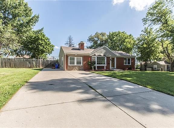 2nd image of 7522 W 63rd Ter