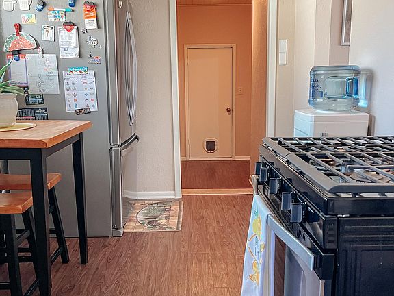 5th image of 1040 Calvary St
