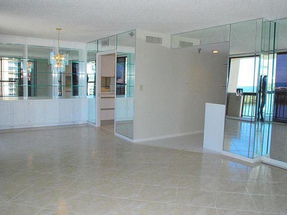 3rd image of 115 Lakeshore Dr APT 1949