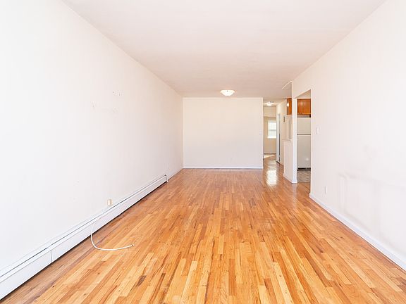 4th image of 2325 36th St #3