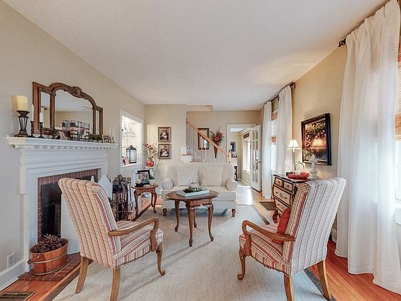 2nd image of 218 Waddill Ave