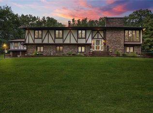 1560 Starry Ln, Effort, PA 18330