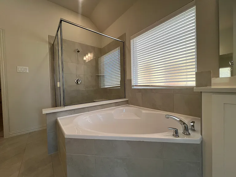 16108 Hidden Cove Dr — Photo 19
