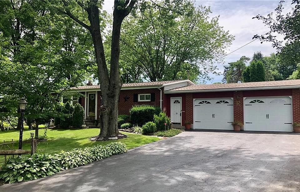 1st image of 1225 Oakwood Dr