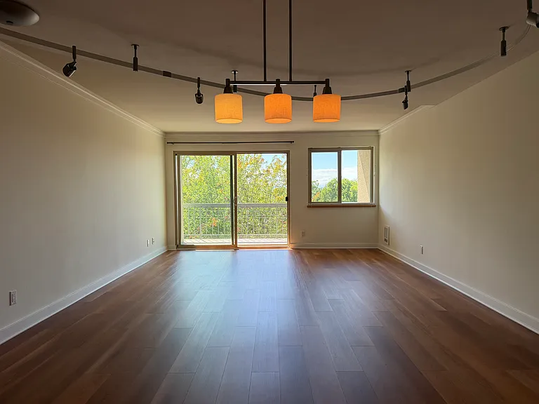 732 11th Ave E #404 — Photo 8