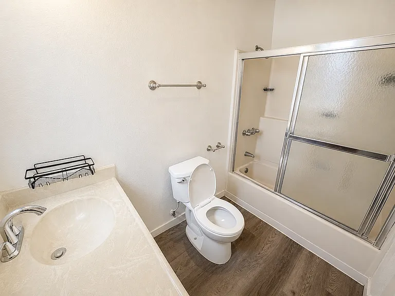 5915 Woodman Ave #204 — Photo 10
