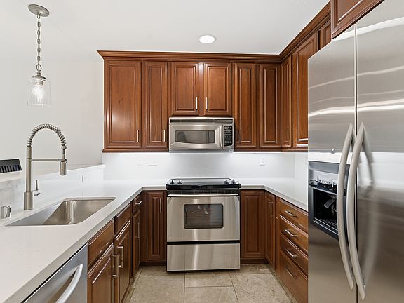 3rd image of 935 Genter St Unit 208